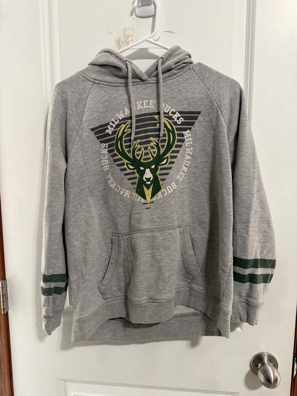 NBA Milwaukee Bucks Heather Gray Pullover Hoodie Sweatshirt Large